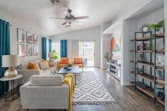 15305 W Banff Ln in Surprise, AZ - Foto de edificio - Building Photo