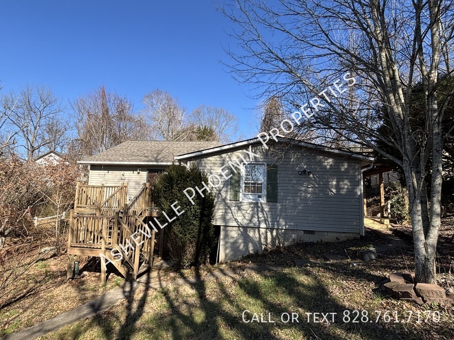 27 Poplar Ln in Woodfin, NC - Building Photo