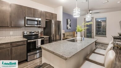 2800 NE Green Oaks Blvd in Grand Prairie, TX - Building Photo - Building Photo