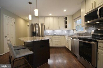 4500 Lantern Pl in Alexandria, VA - Building Photo - Building Photo