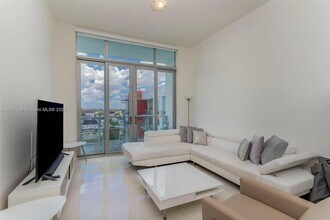 7825 NW 107th Ave, Unit 817 in Doral, FL - Building Photo - Building Photo