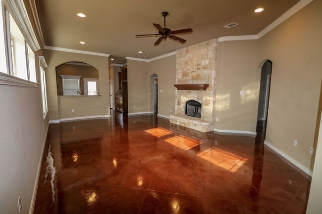 3025 Stallion Dr in Robinson, TX - Building Photo - Building Photo