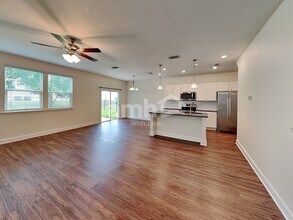 8577 Highfield Ave in Jacksonville, FL - Foto de edificio - Building Photo