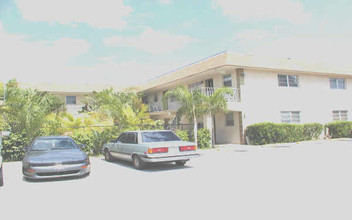 Windsor Court Condminiums in Wilton Manors, FL - Building Photo - Building Photo