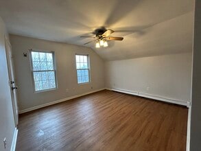 4 Carlstad St, Unit 2 in Worcester, MA - Foto de edificio - Building Photo