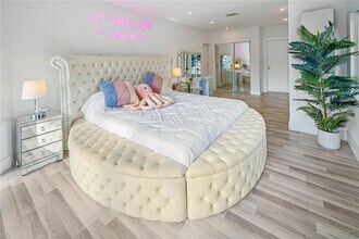 1460 Marseille Dr in Miami Beach, FL - Building Photo - Building Photo
