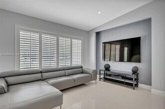 8015 SW 136th St in Miami, FL - Building Photo - Building Photo