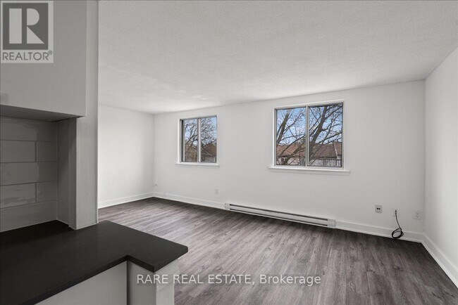 7555 Goreway Dr in Mississauga, ON - Building Photo - Building Photo
