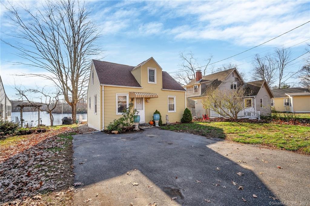 23 Shore Dr in Old Lyme, CT - Building Photo