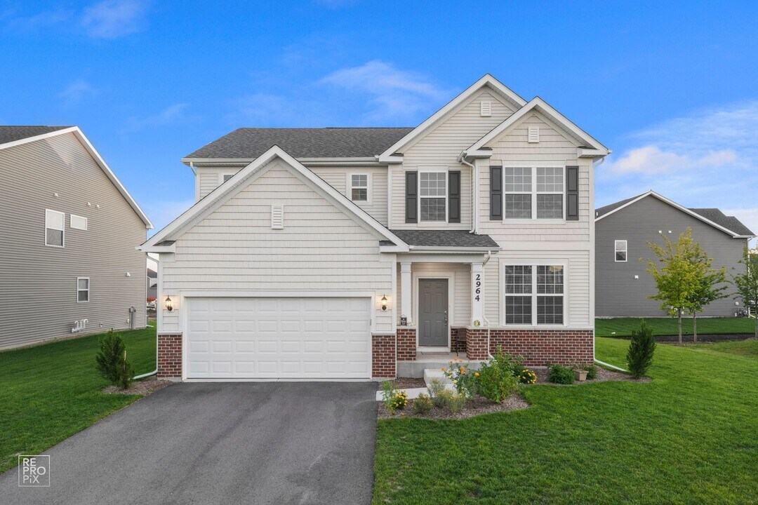 2964 Lancelot Ln in Naperville, IL - Building Photo
