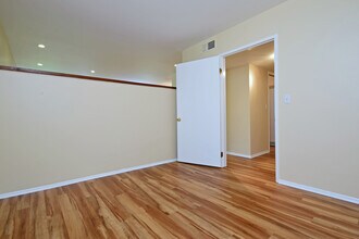 14141 Dickens St in Los Angeles, CA - Building Photo - Building Photo