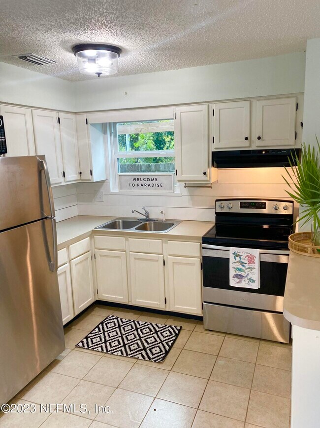 837 Gonzales Ave in Jacksonville Beach, FL - Building Photo - Building Photo