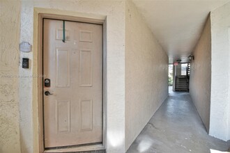 2866 S University Dr in Davie, FL - Building Photo - Building Photo