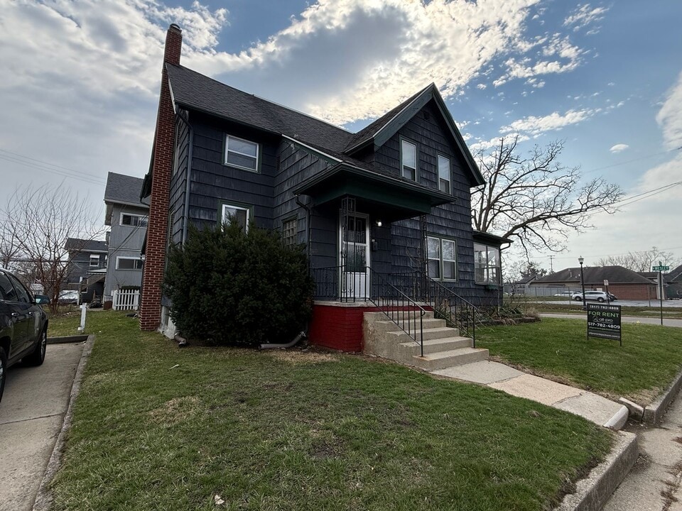 346 1st St in Jackson, MI - Building Photo