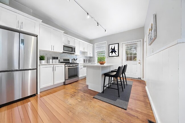 77 Webster St