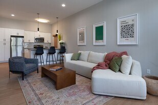 Founders Square in Windsor, CT - Building Photo