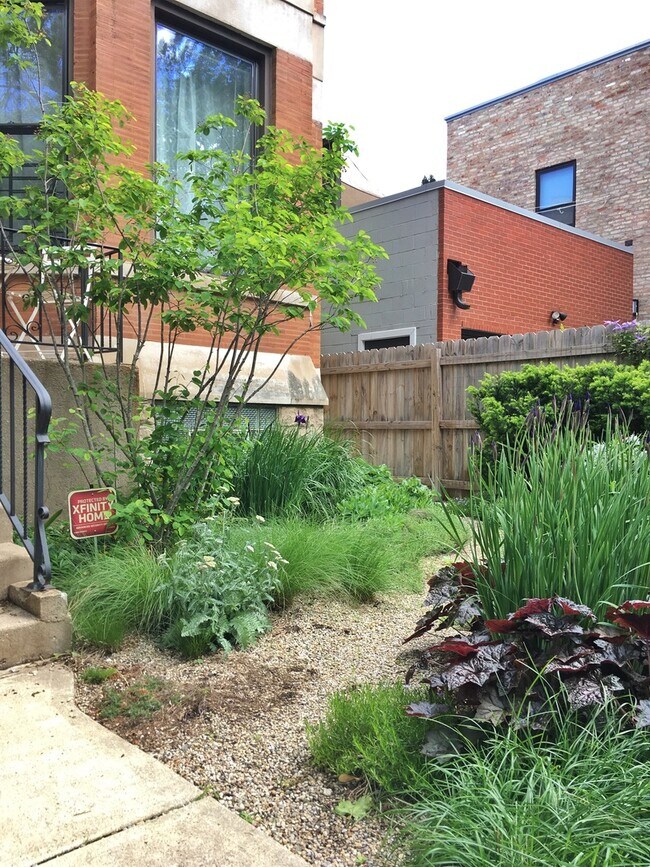 2908 W Dickens Ave in Chicago, IL - Building Photo - Building Photo