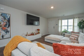 318 Kingsford Dr in Stanley, NC - Building Photo - Building Photo