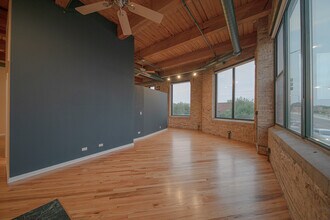 2222 W Diversey Ave, Unit 214 in Chicago, IL - Building Photo - Building Photo