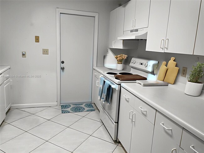 810 Finley Ct in Hollywood, FL - Building Photo - Building Photo