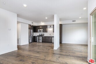 2976 Ripple Pl-Unit -204 in Los Angeles, CA - Building Photo - Building Photo