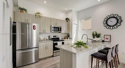 1001 NE 58th St in Oakland Park, FL - Building Photo - Building Photo