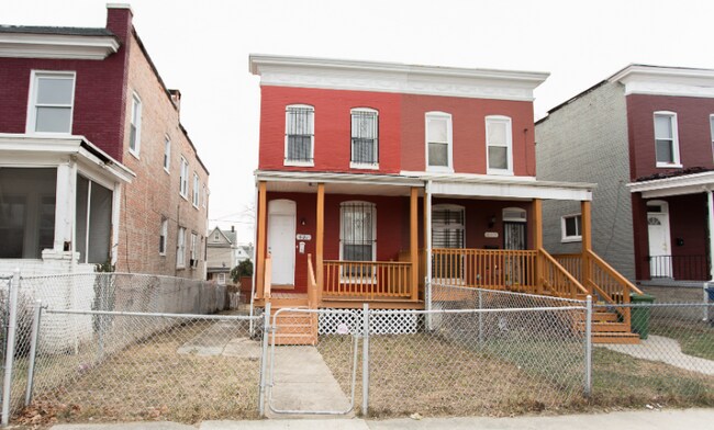 627 Dumbarton Ave photo'