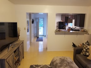 1713 Wade St Ext, Unit garage in Aliquippa, PA - Building Photo - Building Photo