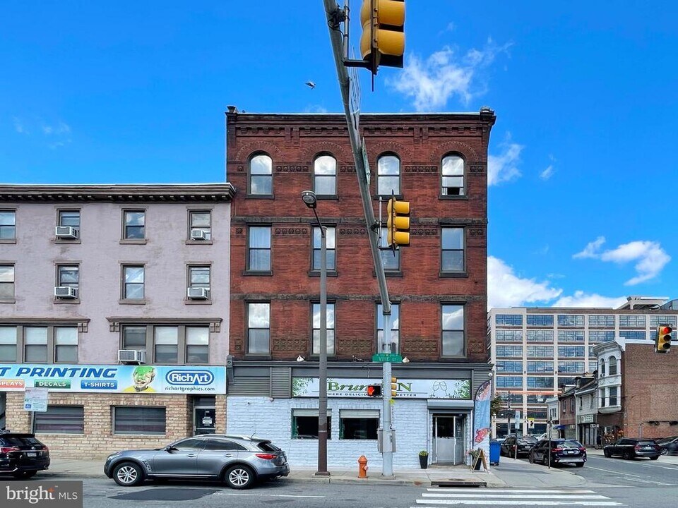1301-3 Vine St in Philadelphia, PA - Building Photo
