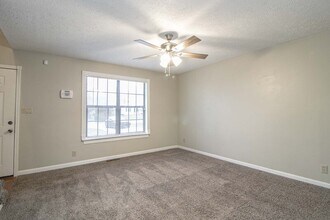 304 Atlantic Ave in Oak Grove, KY - Building Photo - Building Photo