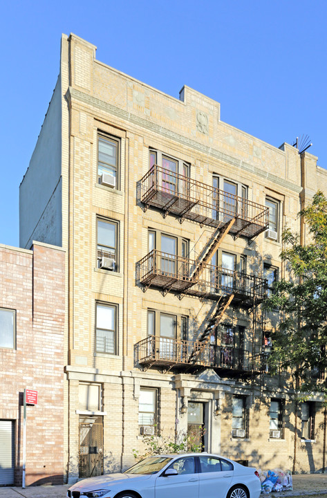 36-16 38th St in Long Island City, NY - Building Photo