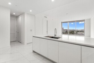 220 Lake Shore Dr, Unit 1015 in Lake Park, FL - Building Photo - Building Photo