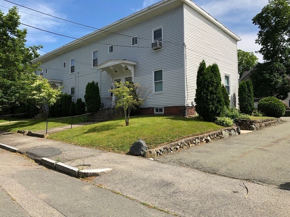 25 Brown St in Waltham, MA - Building Photo