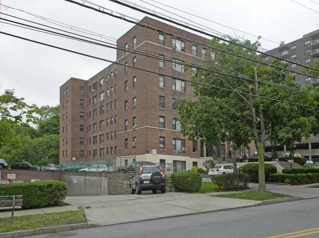 35 Barker Ave in White Plains, NY - Building Photo - Building Photo