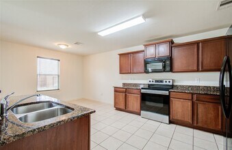 8218 Hall View Dr in Houston, TX - Building Photo - Building Photo