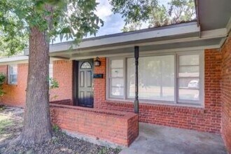 2611 49th St in Lubbock, TX - Building Photo - Building Photo