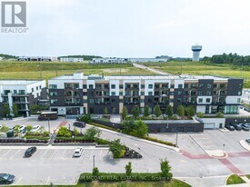 555 William Graham Dr in Aurora, ON - Building Photo