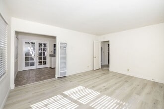 496 Chiquita Ave in Mountain View, CA - Building Photo - Building Photo