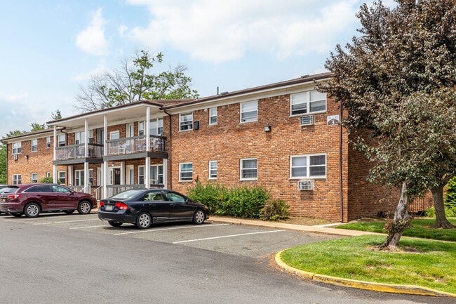 Hilltop Manor & Estates in Edison, NJ - Foto de edificio - Building Photo