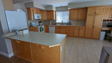 2126 S 18th St in Mount Vernon, WA - Building Photo - Building Photo