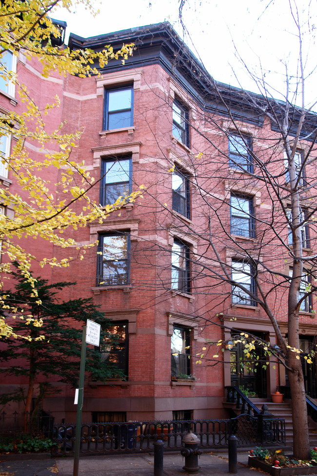 313 Hicks St in Brooklyn, NY - Foto de edificio - Building Photo