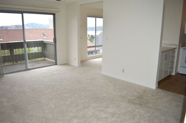 84 Anchorage Rd in Sausalito, CA - Building Photo - Building Photo