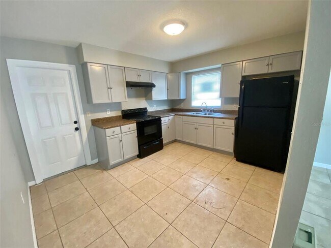 1700 Birchwood Cir in Leesburg, FL - Building Photo - Building Photo