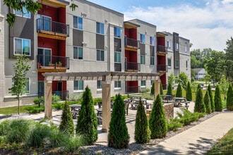 Red Cedar Flats in East Lansing, MI - Building Photo - Building Photo