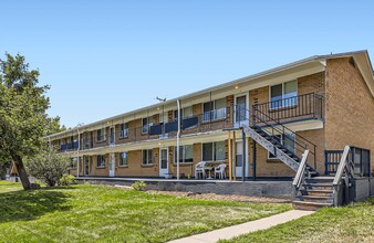 Creekside on 8th in Denver, CO - Building Photo - Primary Photo