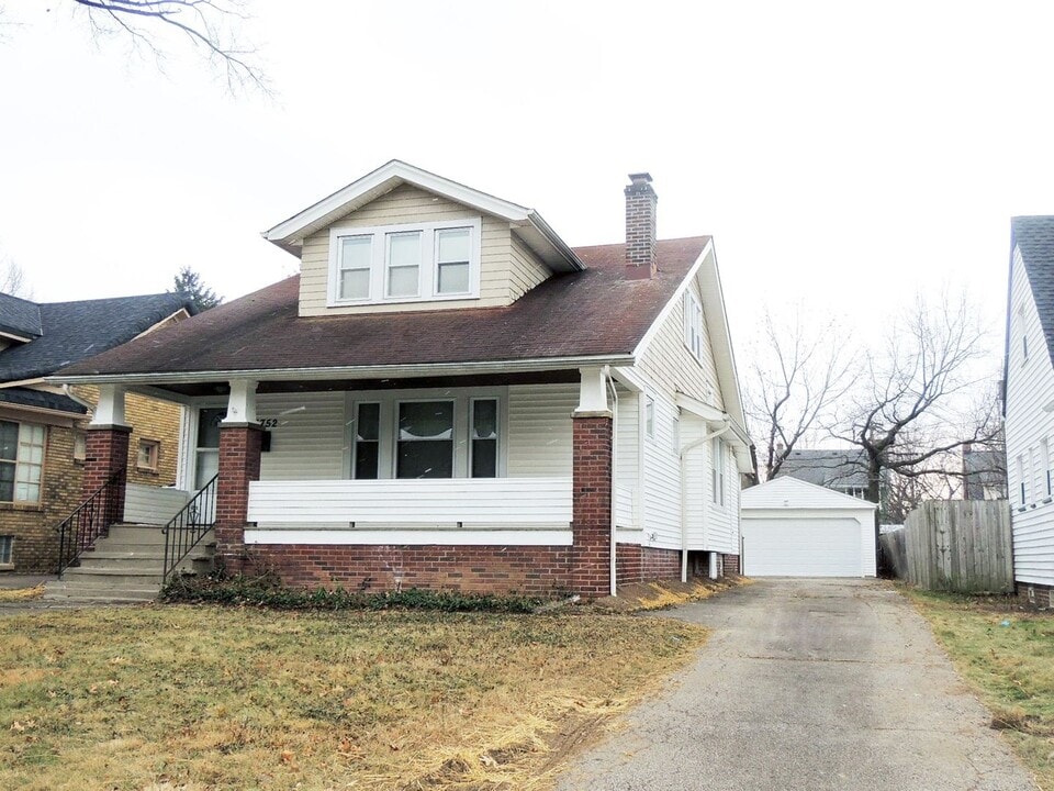 3752 Northampton Rd in Cleveland Heights, OH - Building Photo