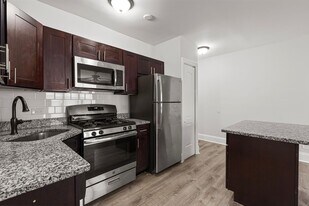 1609 W Juneway Ter, Unit 2c in Chicago, IL - Building Photo