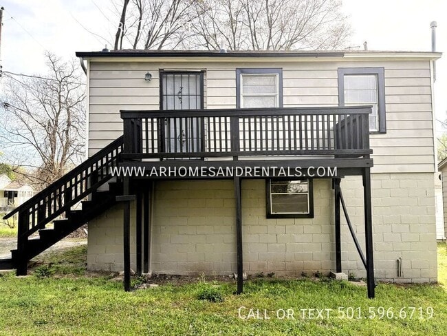 property at 2021.5 W Short 17th St