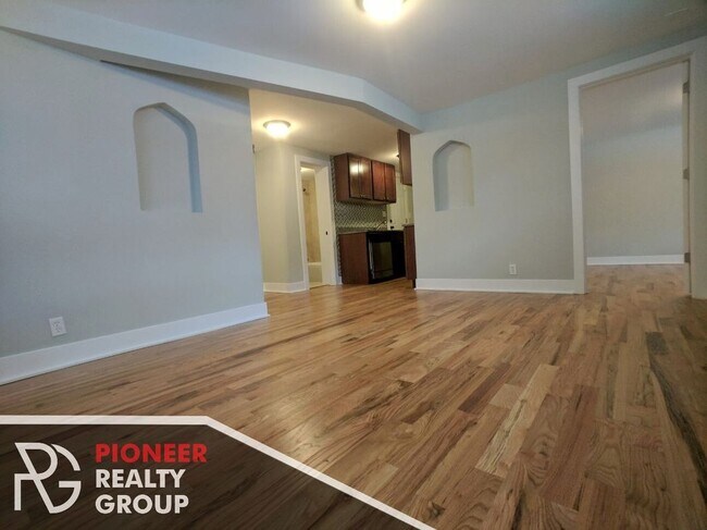property at 4407 N Wolcott Ave