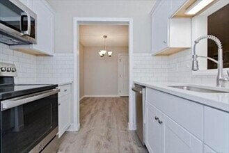 14 Maple Crest Cir in Holyoke, MA - Building Photo - Building Photo